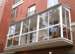 металлопластиковое остекление балкона.